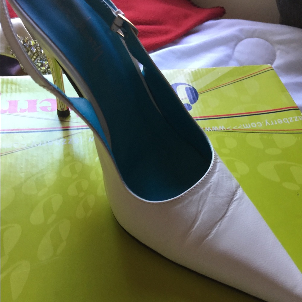 Gorgeous white heel shoes.Luichiny sz 7